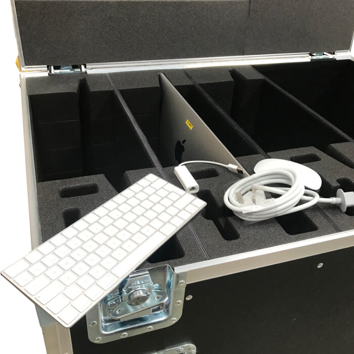 mac5-and-accessories-road-trunk-03-900x900-1-1.jpg